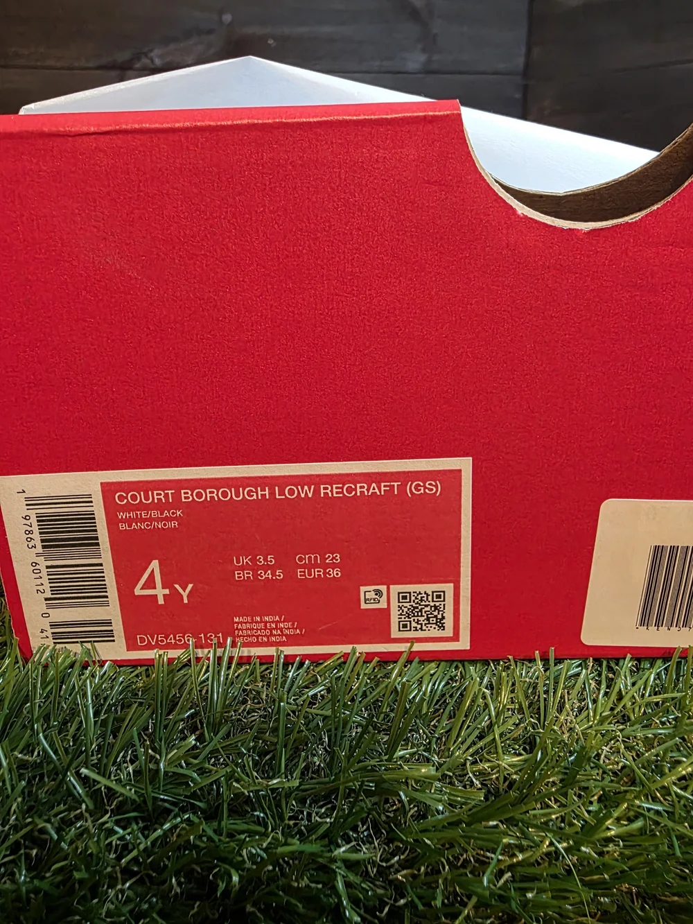 Nike Kids Low-Top Sneakers in Black and White
